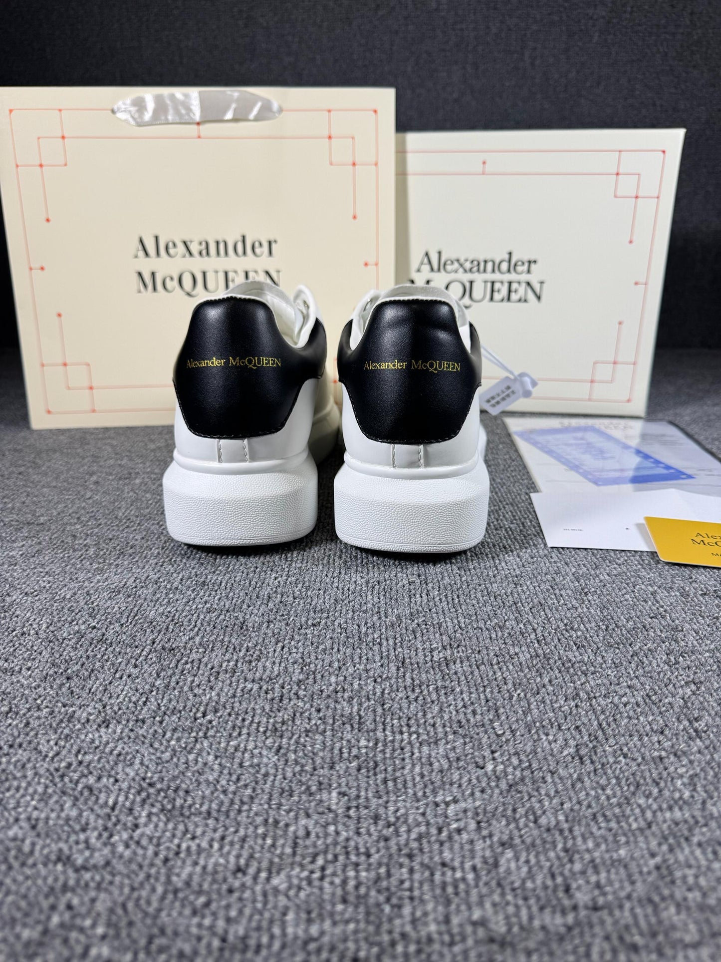 Alexander McQueen White / Black