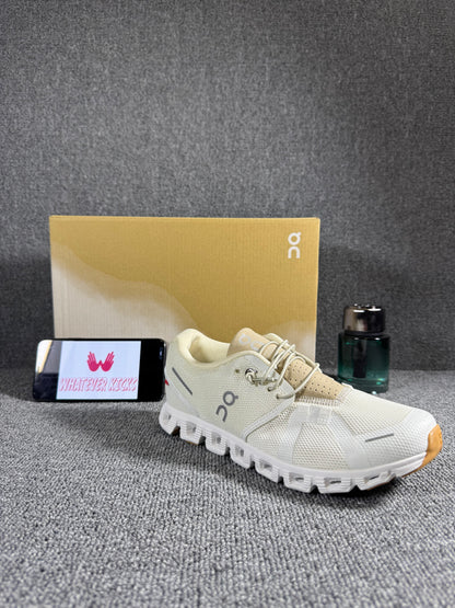 On Cloud 5 cream/sand