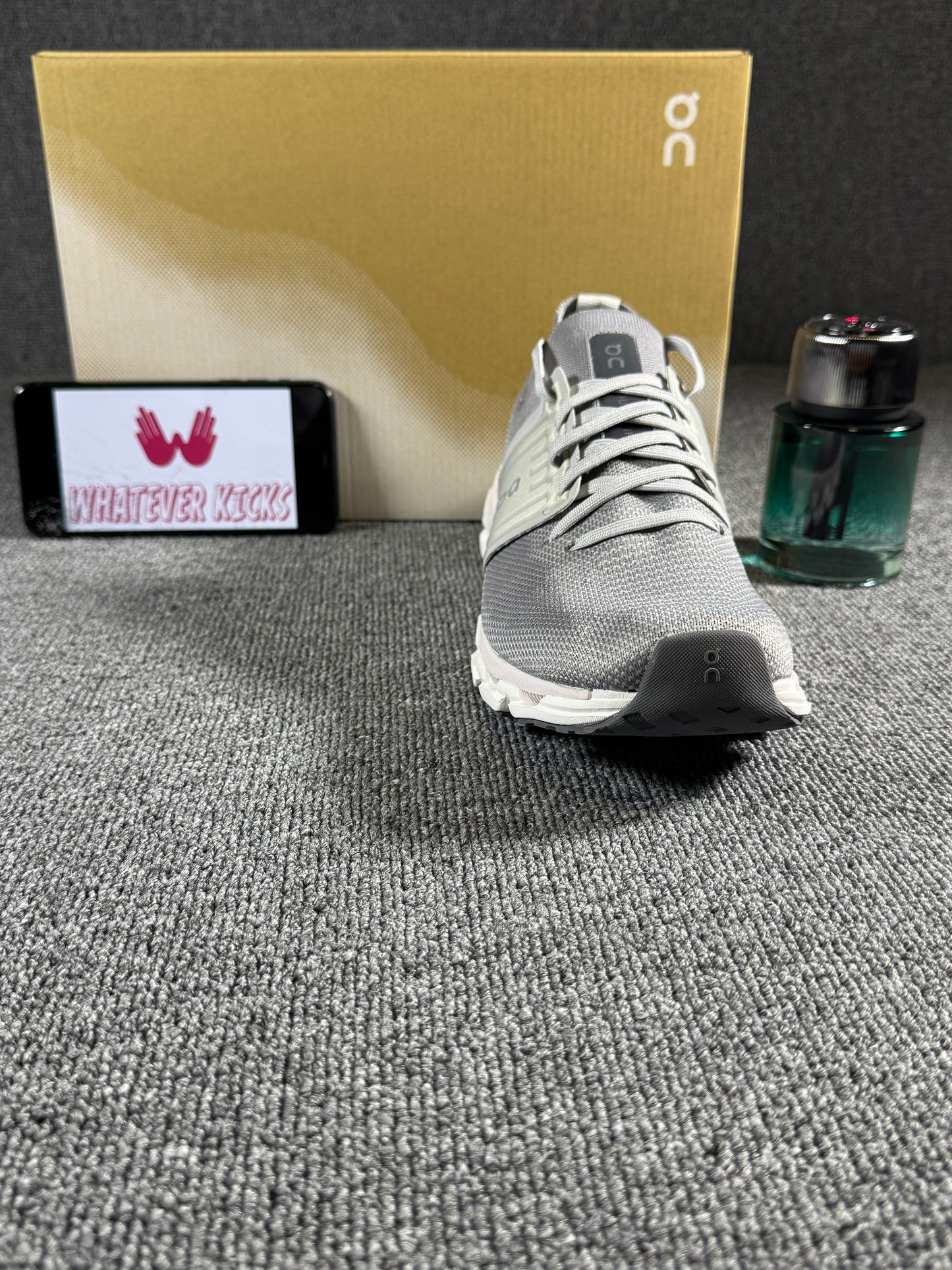On Cloudswift 3 running shoes in an Alloy/Glacier