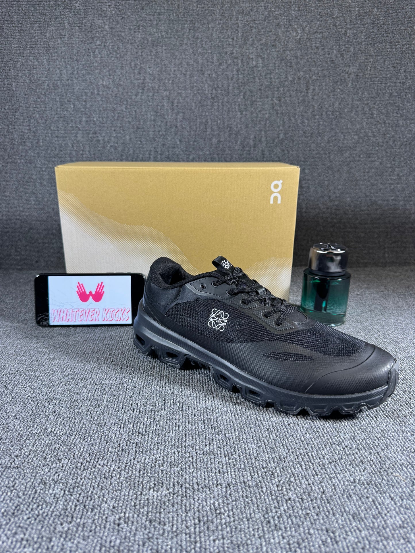 On Running Cloudventure 2 x Loewe sneakers in the black/gunmetal