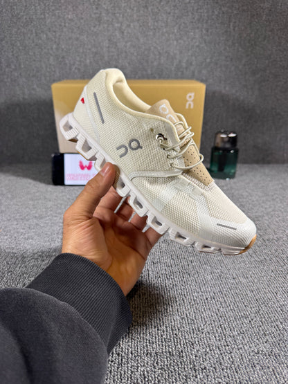 On Cloud 5 cream/sand