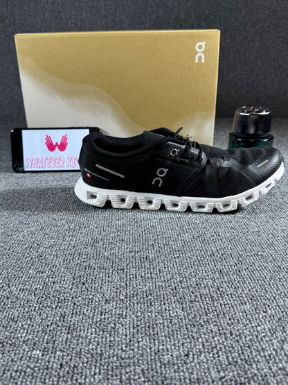 On Cloud 5 sneaker in the black and white