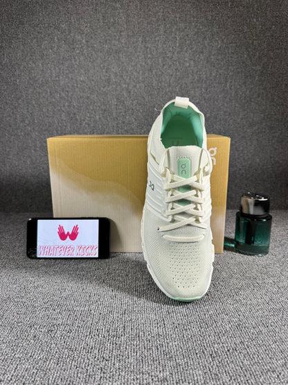 On Cloudswift 3 running shoes in the "Ivory/Creek"