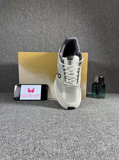 On Cloud surfer Next running shoes in the Glacier/White