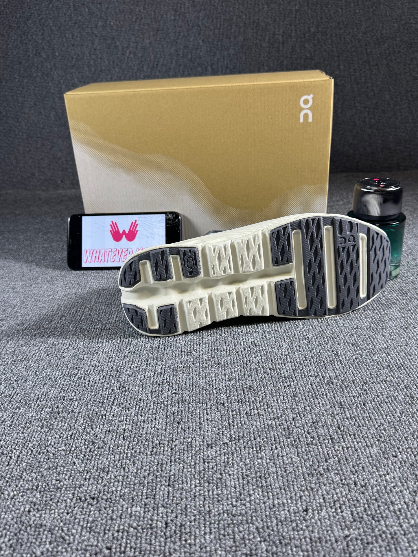 On Cloud tilt in the "Rock/Ivory"