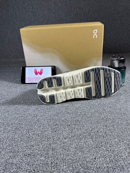 On Cloud tilt in the "Rock/Ivory"