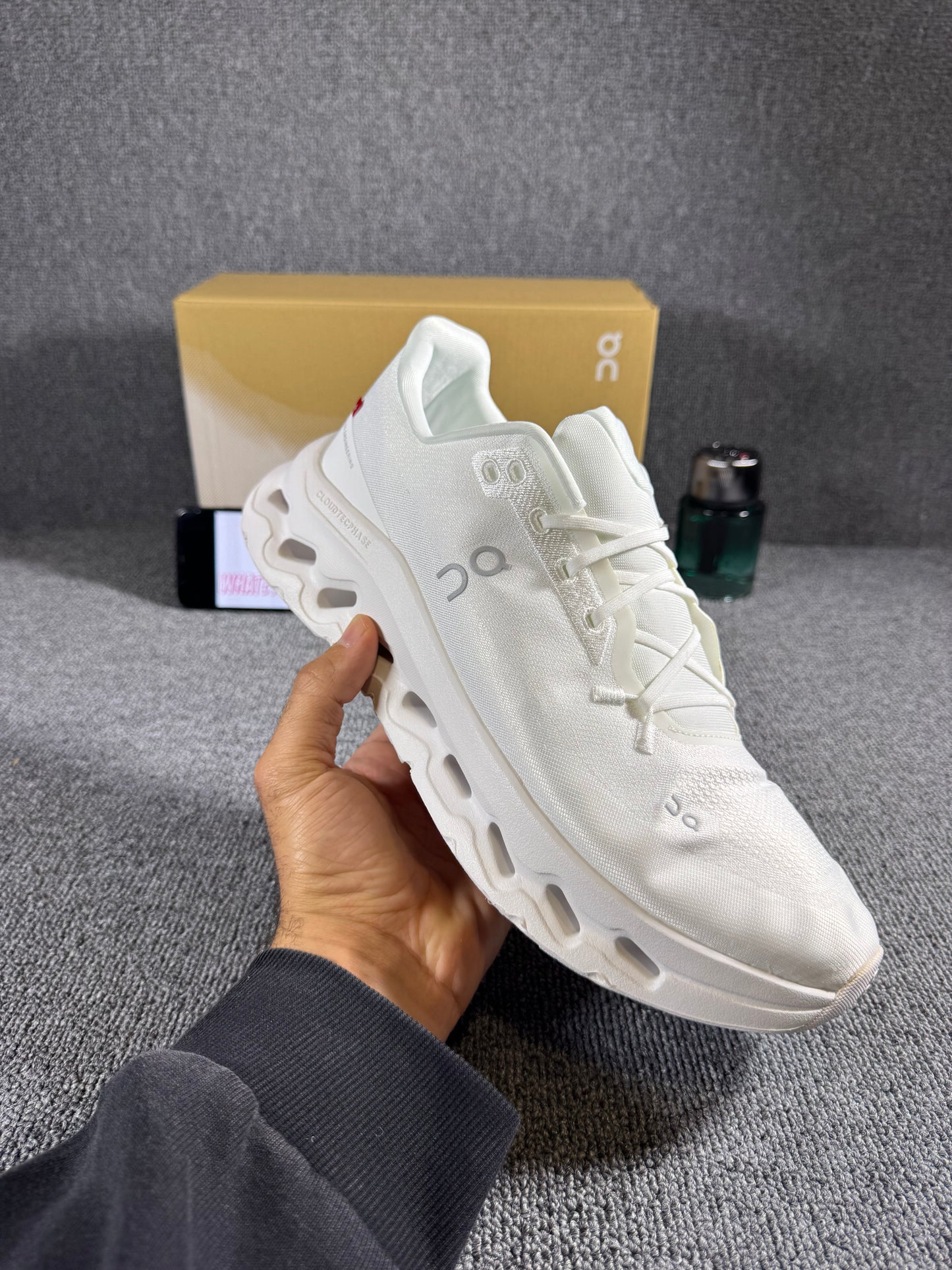 On Cloud tilt sneakers in white