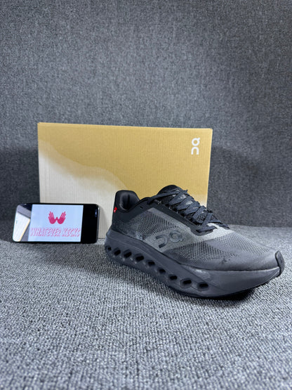 On Cloud surfer Next running shoe in the black/eclipse