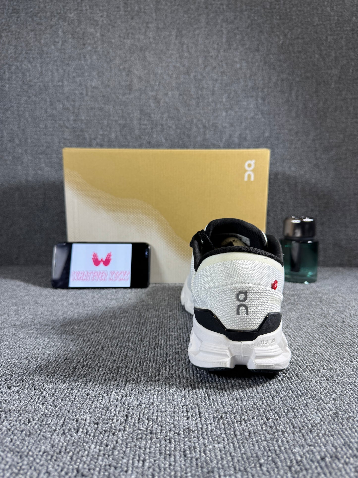 On Cloud X 4 running and training shoes in an ivory/black