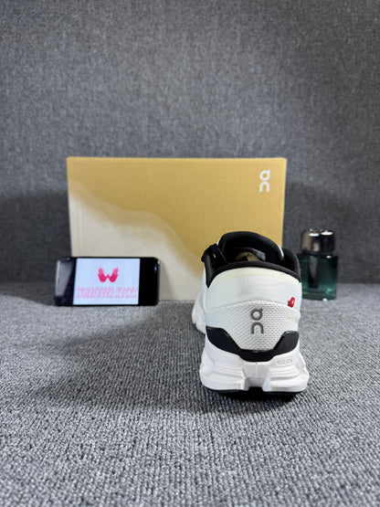 On Cloud X 4 running and training shoes in an ivory/black