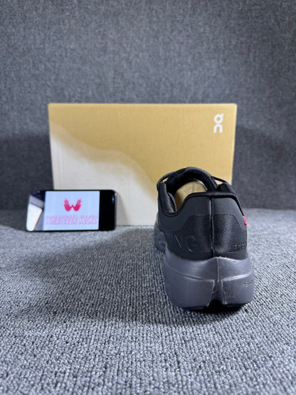 On Cloud surfer Next running shoe in the black/eclipse