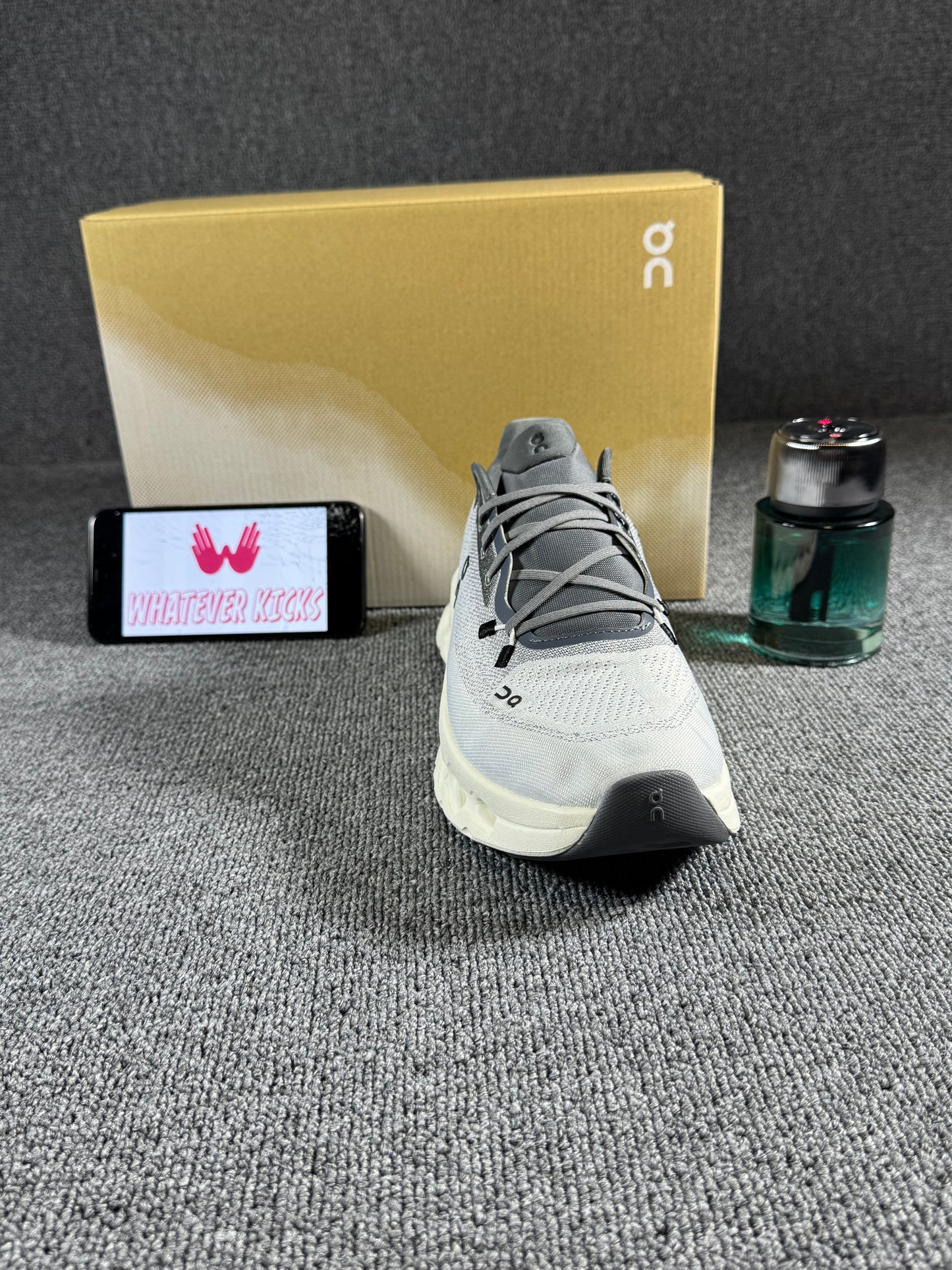 On Cloud tilt in the "Rock/Ivory"