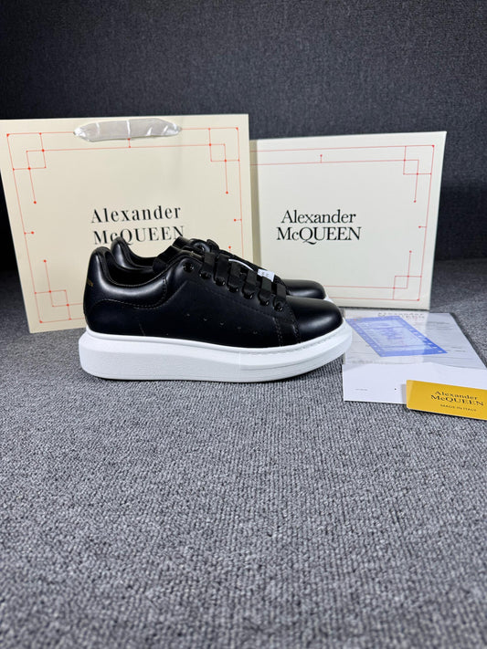 Alexander McQueen Black / White