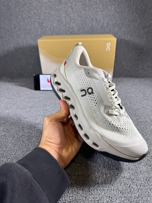 On Cloud surfer Next low-top sneakers in white