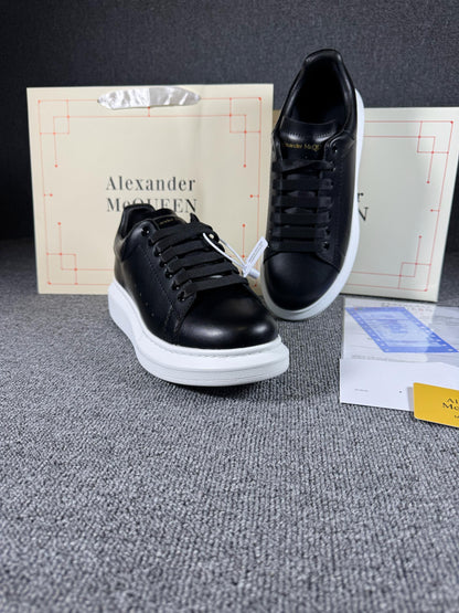 Alexander McQueen Black / White