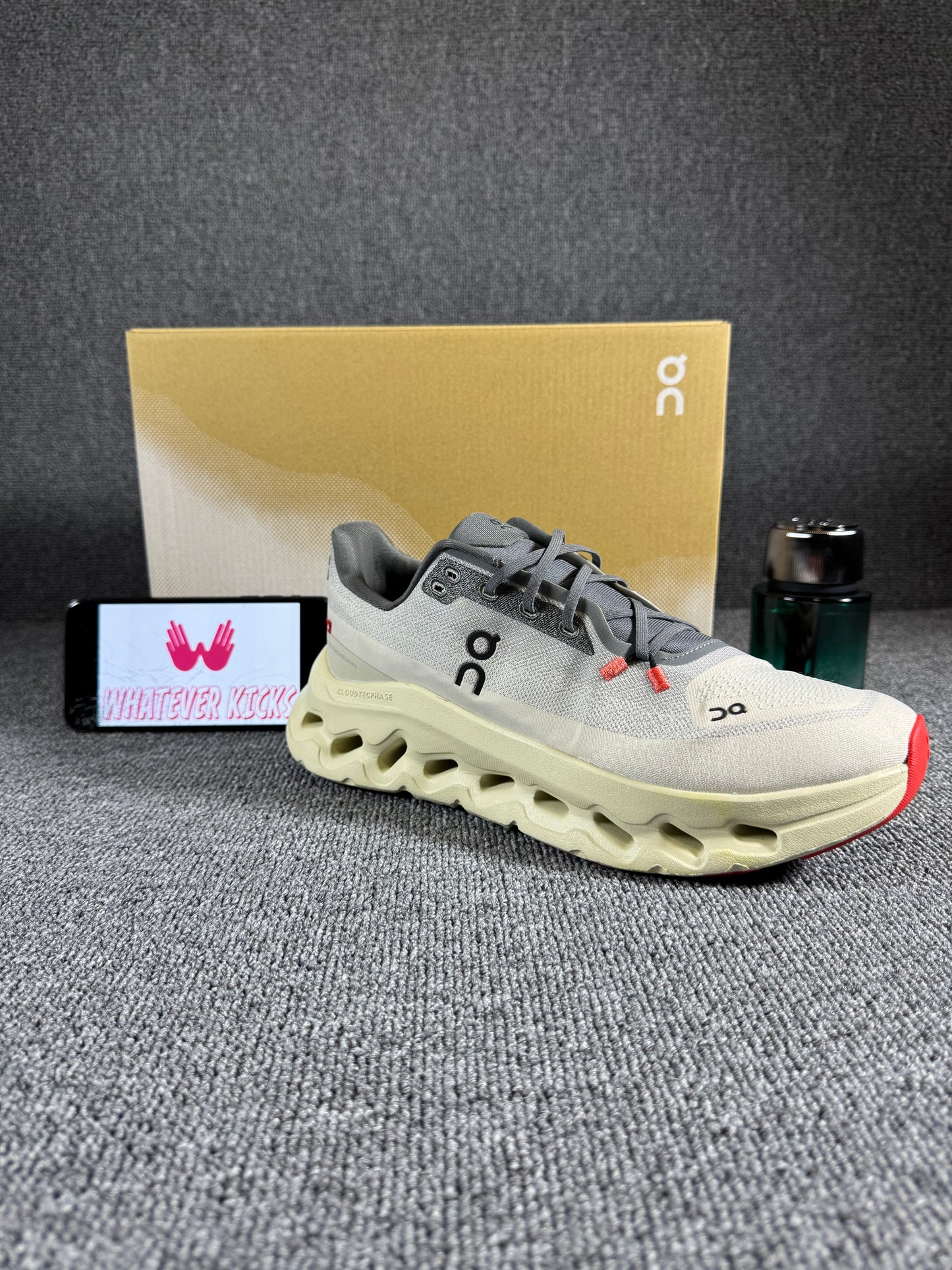 Running Cloudtilt sneaker in the Rock/Sand