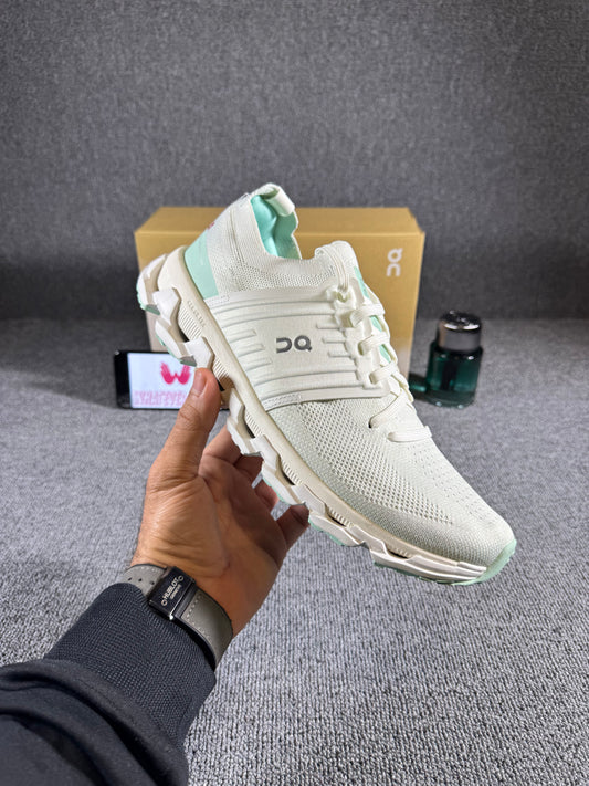 On Cloudswift 3 running shoes in the "Ivory/Creek"