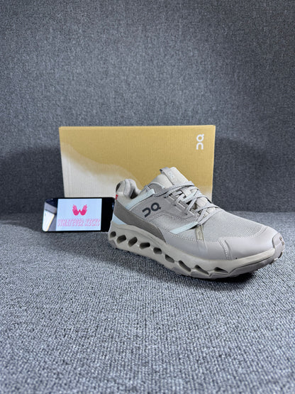 On Cloud horizon hiking shoe in the Alloy/Frost