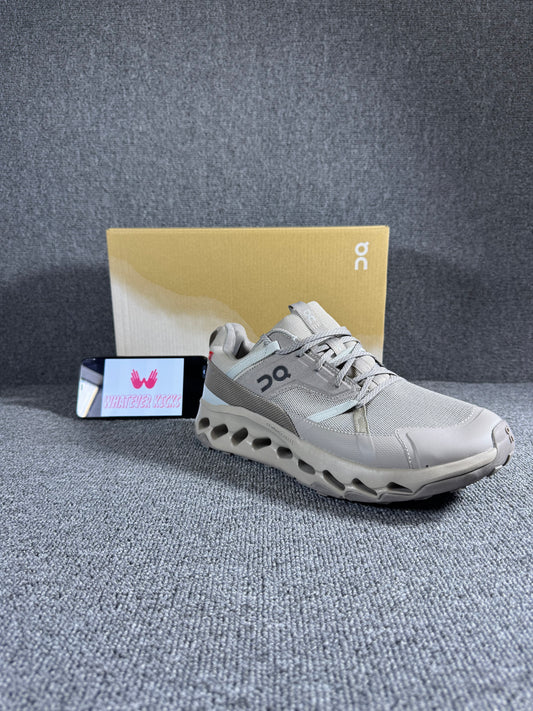 On Cloud horizon hiking shoe in the Alloy/Frost