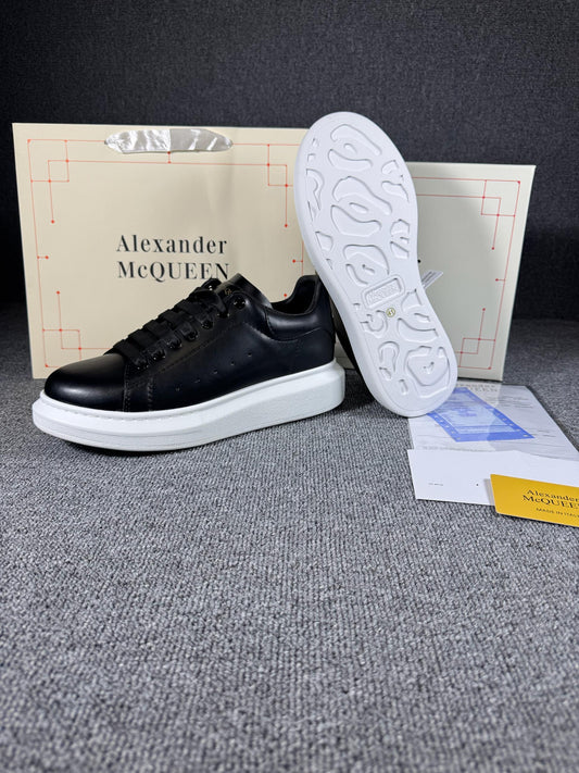 Alexander McQueen Black / White