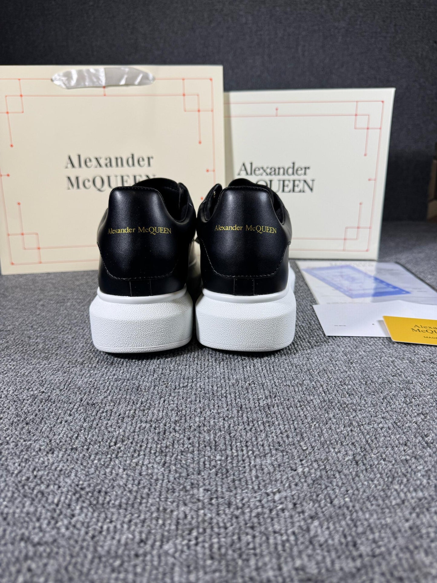 Alexander McQueen Black / White