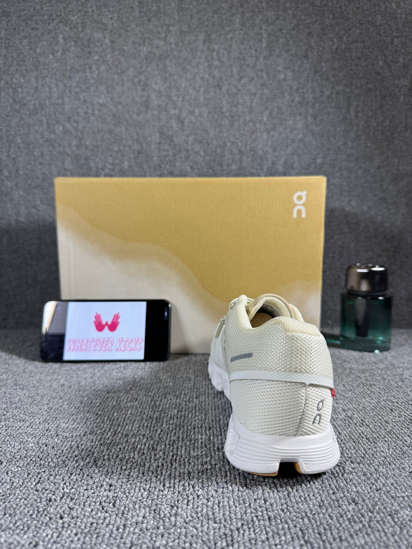 On Cloud 5 cream/sand