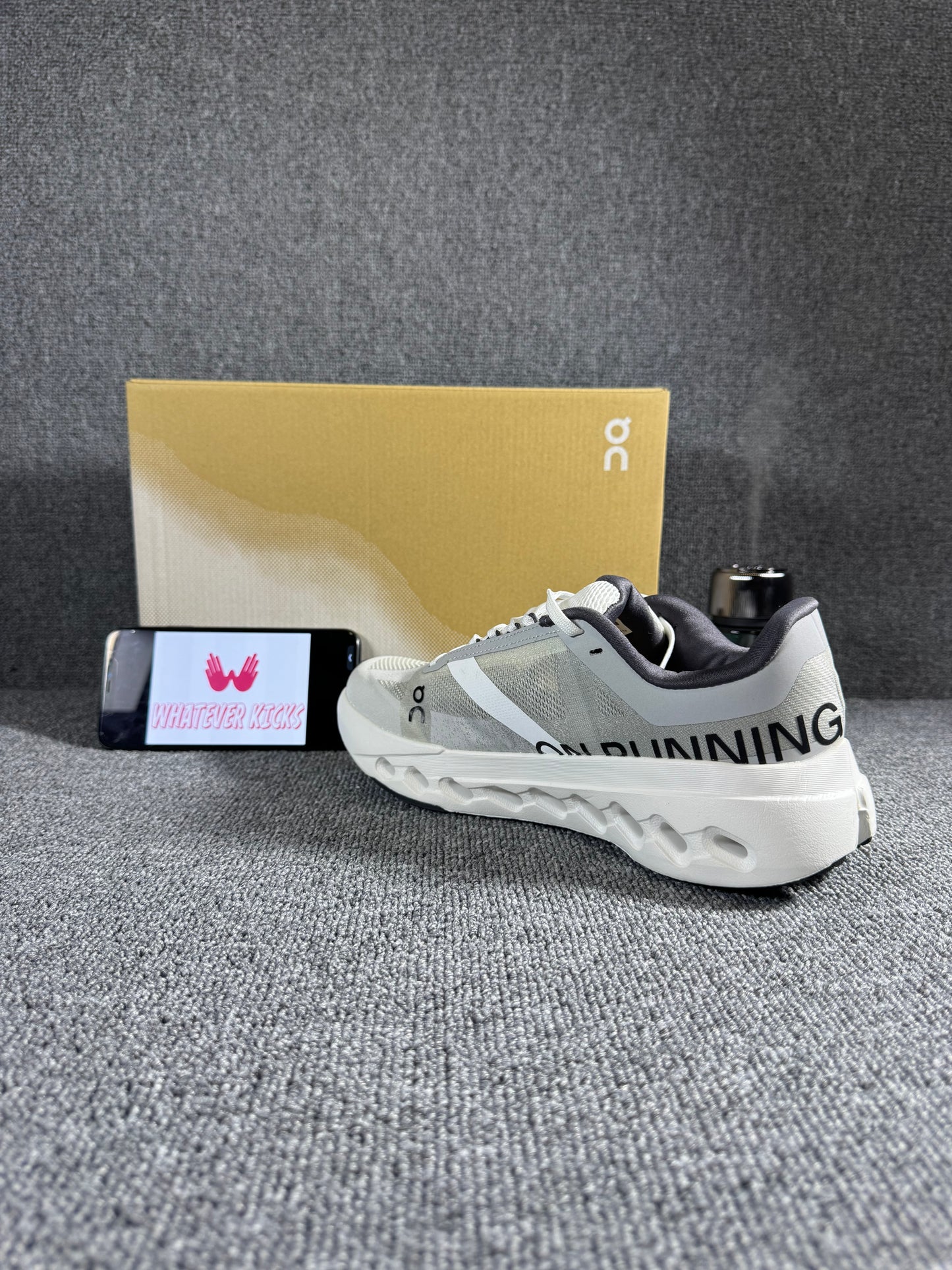 On Cloud surfer Next running shoes in the Glacier/White