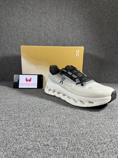 On Cloud tilt sneaker in the gray/rock and ivory