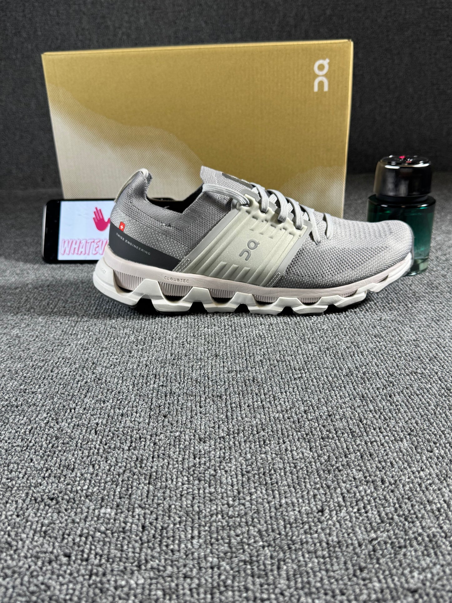 On Cloudswift 3 running shoes in an Alloy/Glacier