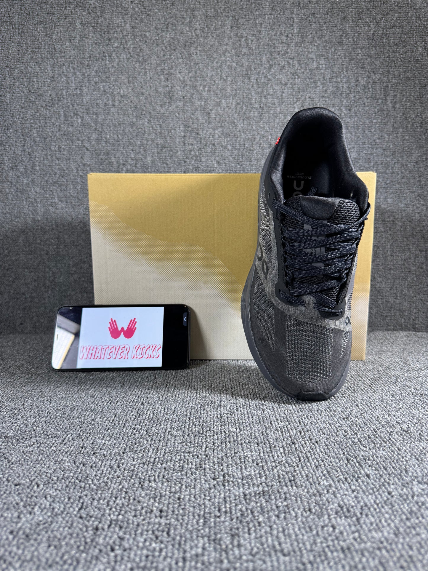 On Cloud surfer Next running shoe in the black/eclipse