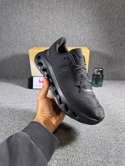 On Cloudtilt sneakers in the black/eclipse