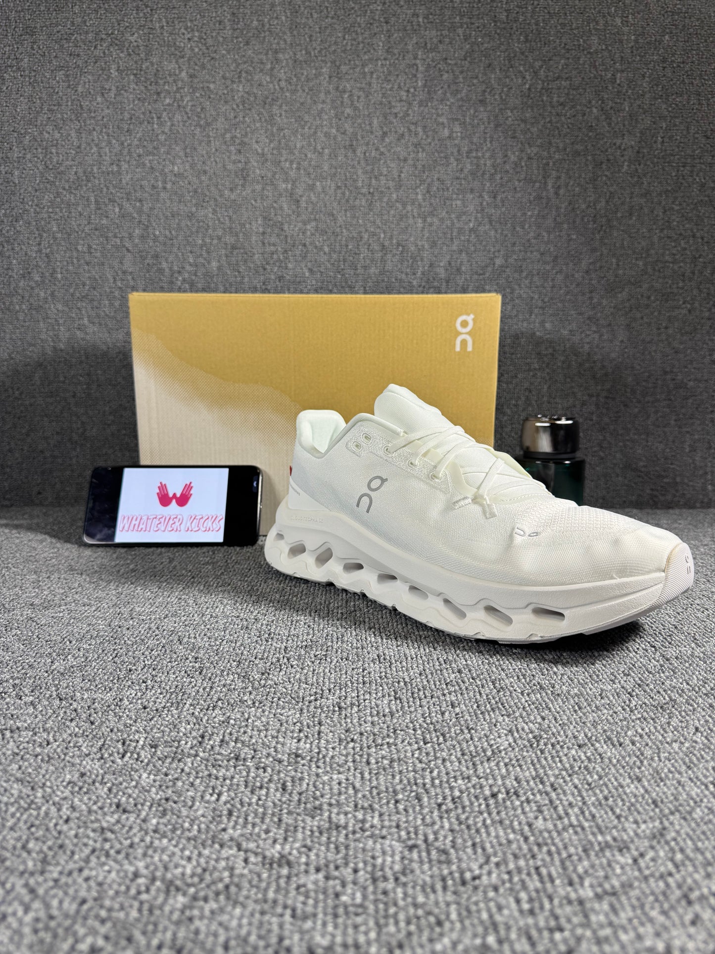 On Cloud tilt sneakers in white