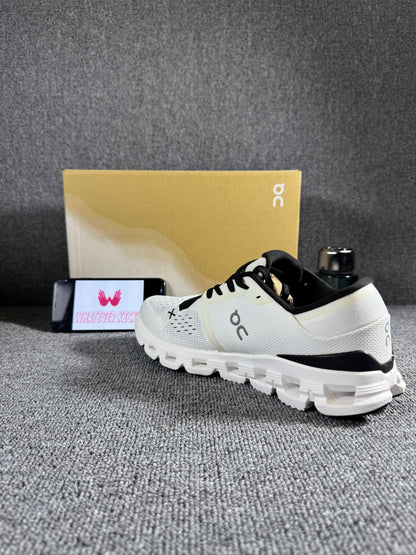 On Cloud X 4 running and training shoes in an ivory/black