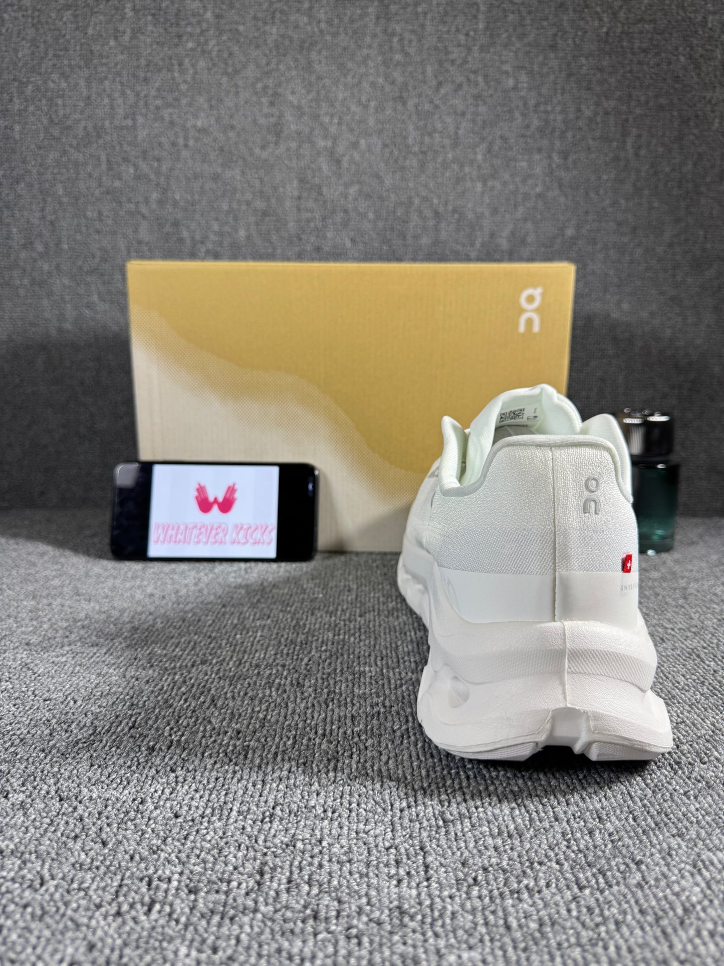 On Cloud tilt sneakers in white