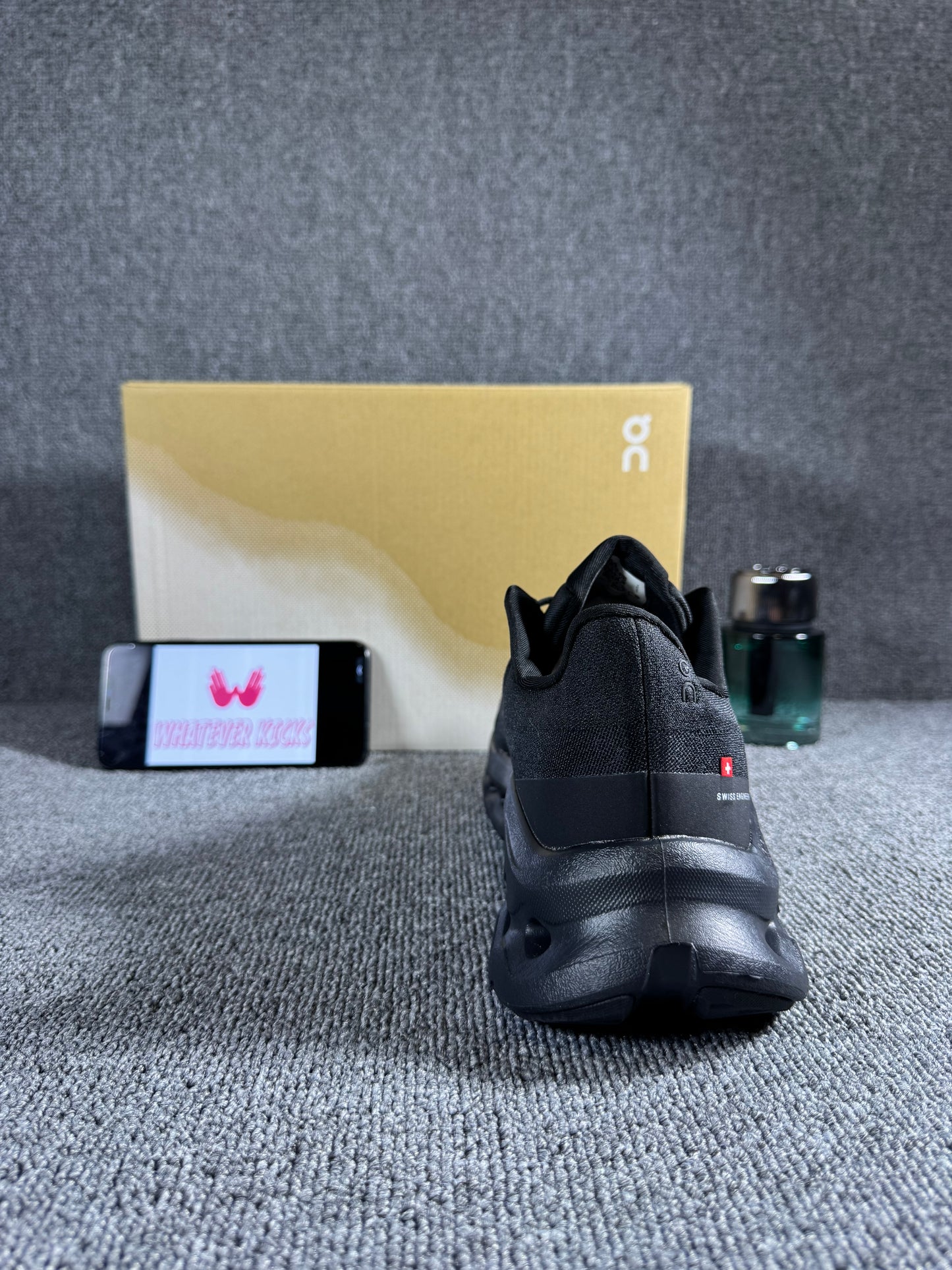 On Cloudtilt sneakers in the black/eclipse