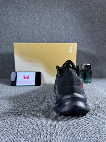 On Cloudtilt sneakers in the black/eclipse