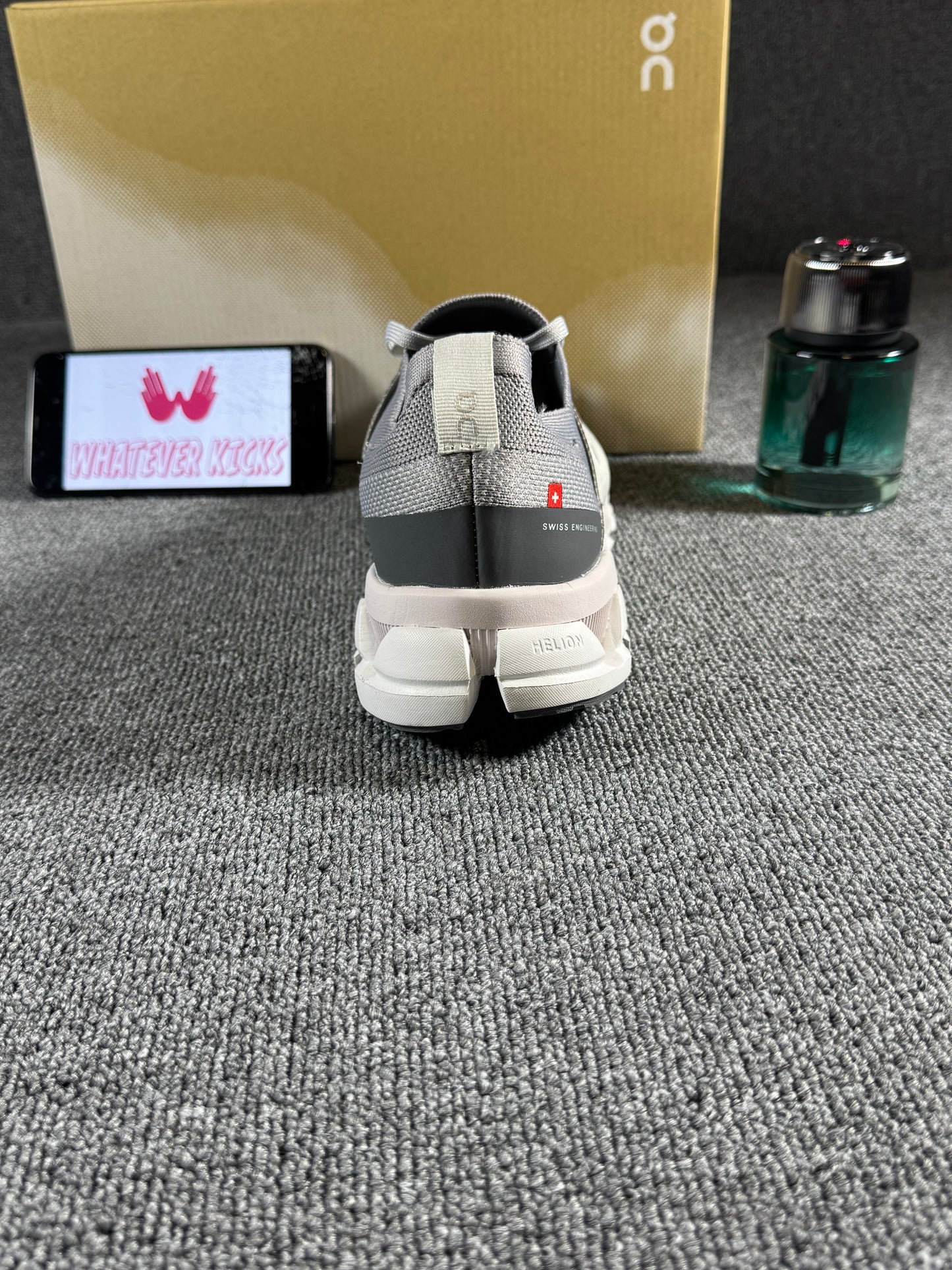On Cloudswift 3 running shoes in an Alloy/Glacier