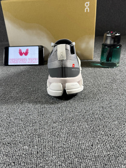 On Cloudswift 3 running shoes in an Alloy/Glacier