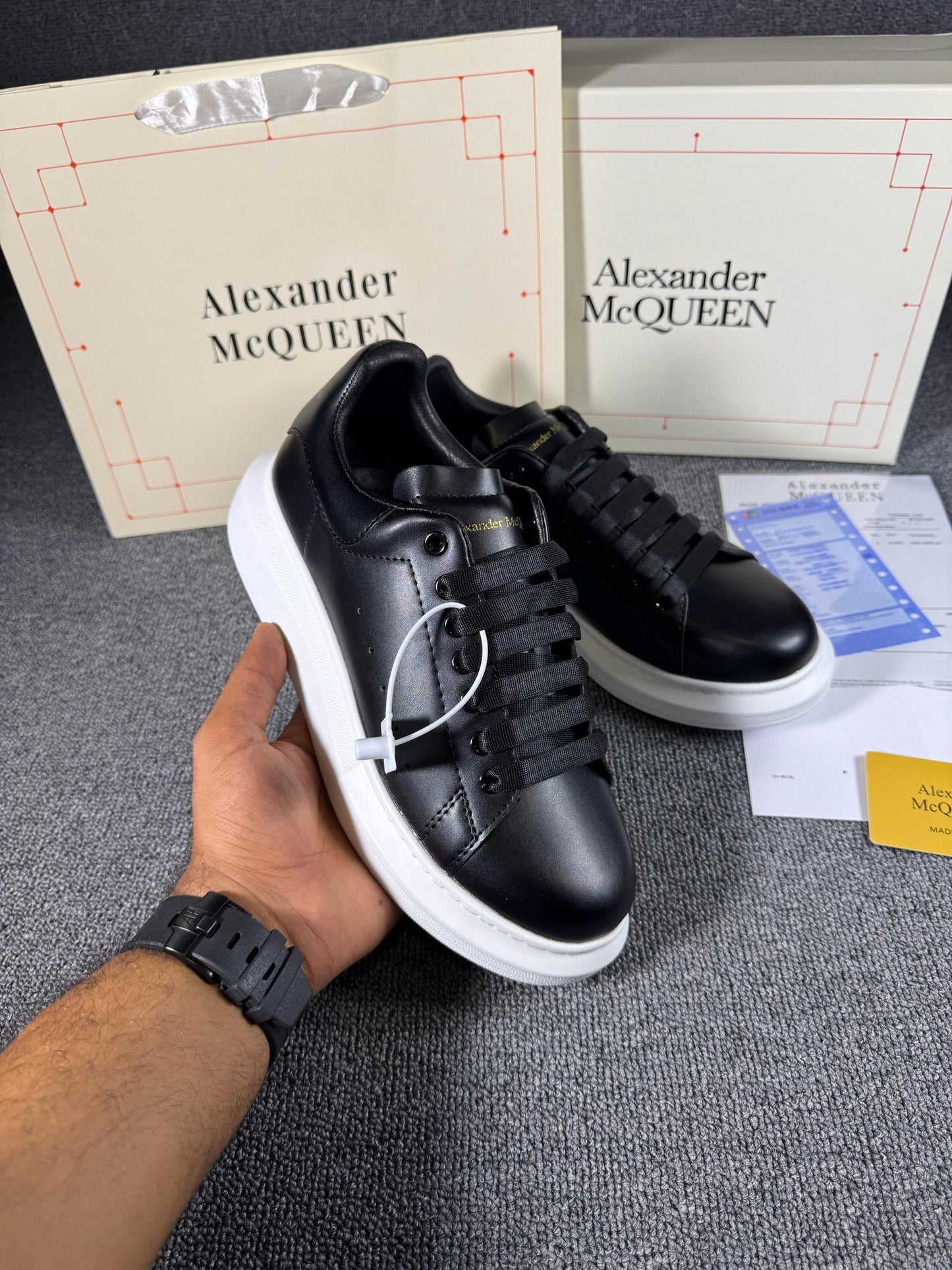 Alexander McQueen Black / White