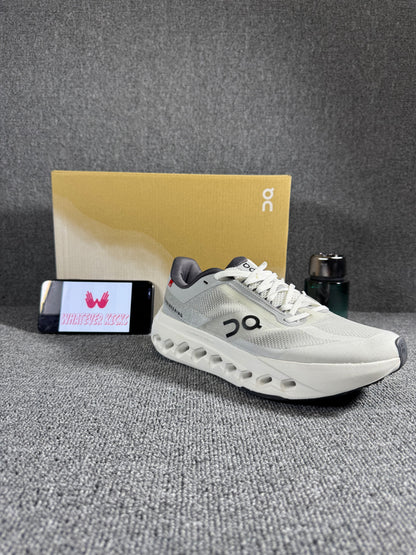 On Cloud surfer Next running shoes in the Glacier/White