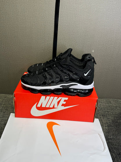Nike VaproMax Black / White