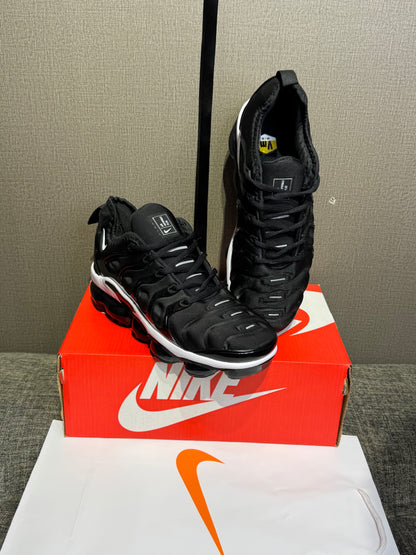 Nike VaproMax Black / White