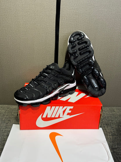 Nike VaproMax Black / White
