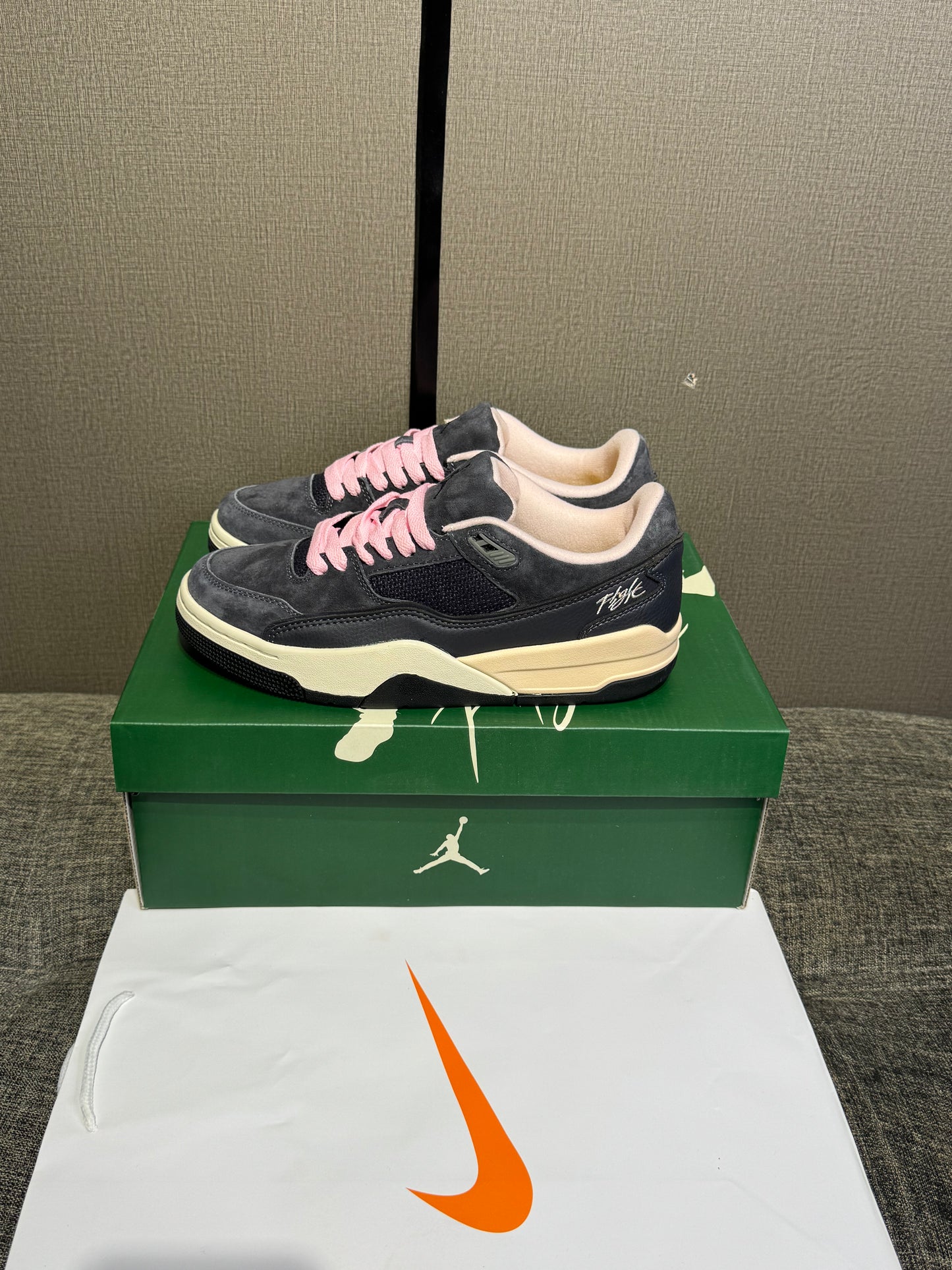 Jordan Flight Court Oil Grey/Artic