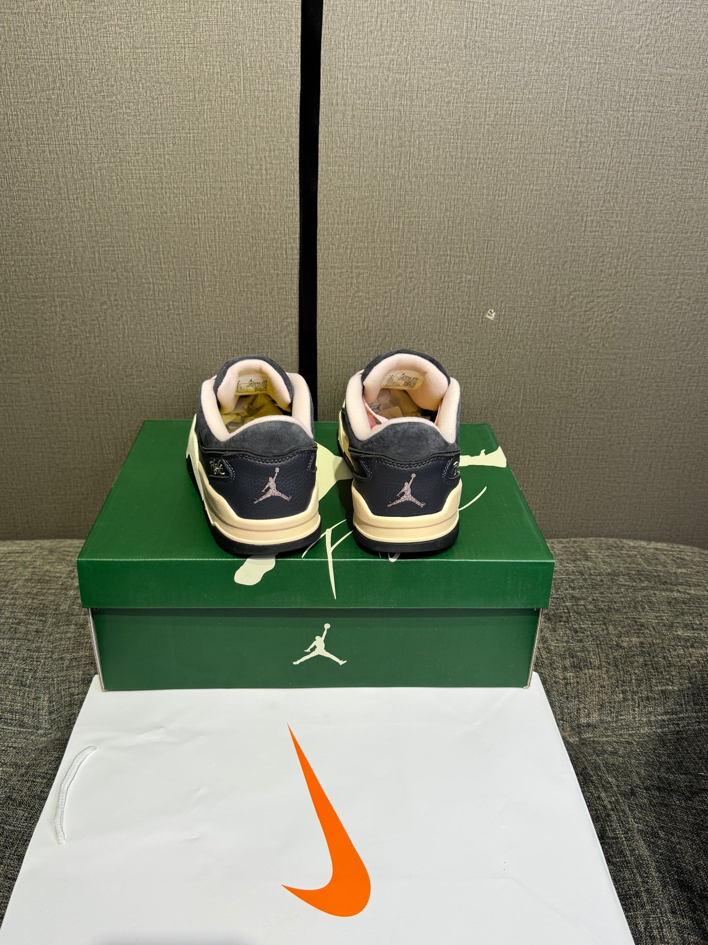 Jordan Flight Court Oil Grey/Artic