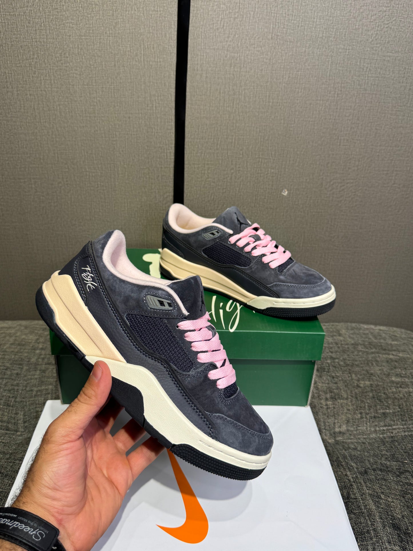 Jordan Flight Court Oil Grey/Artic