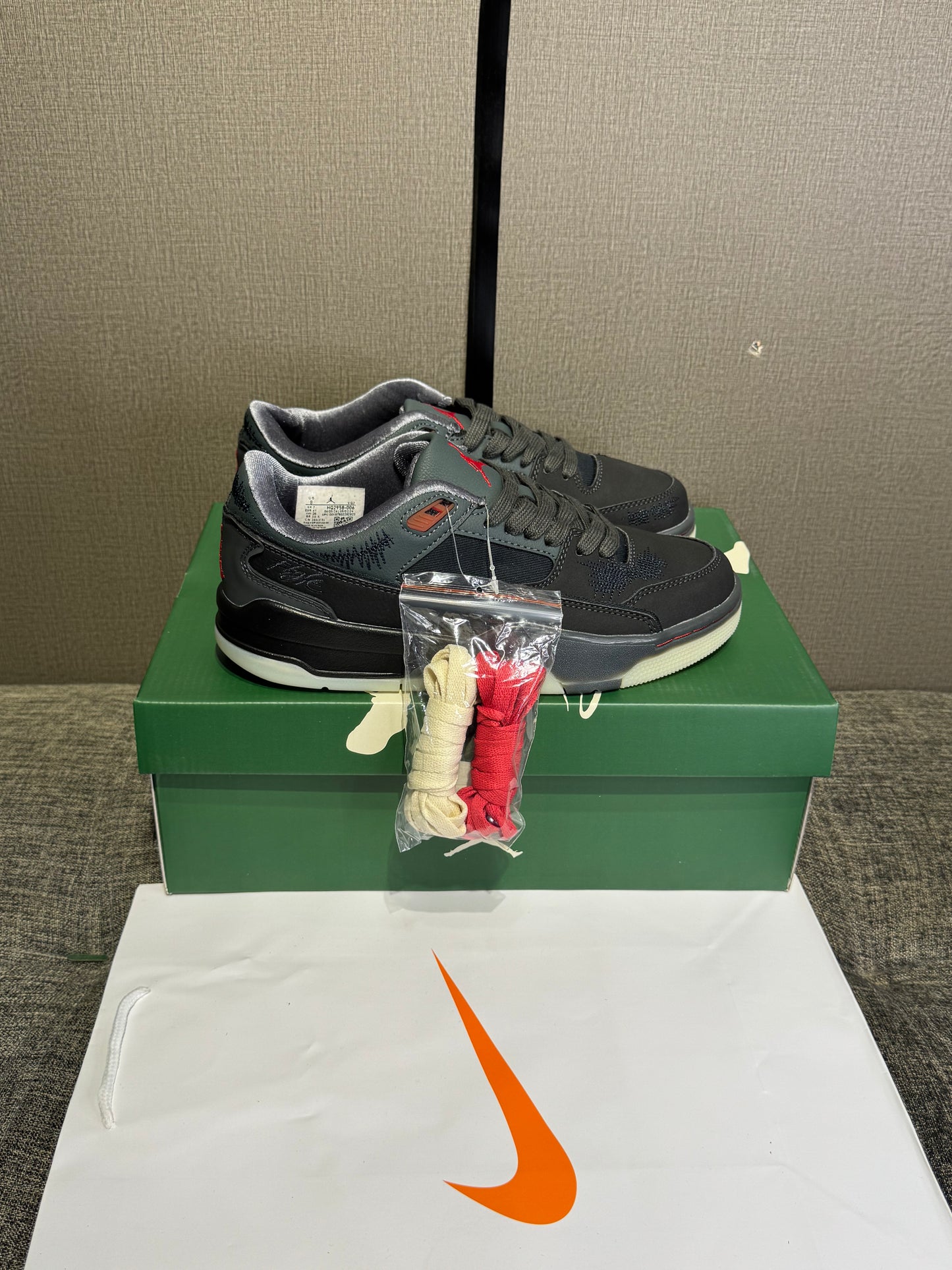 Jordan Flight Court Black / Varsity Red