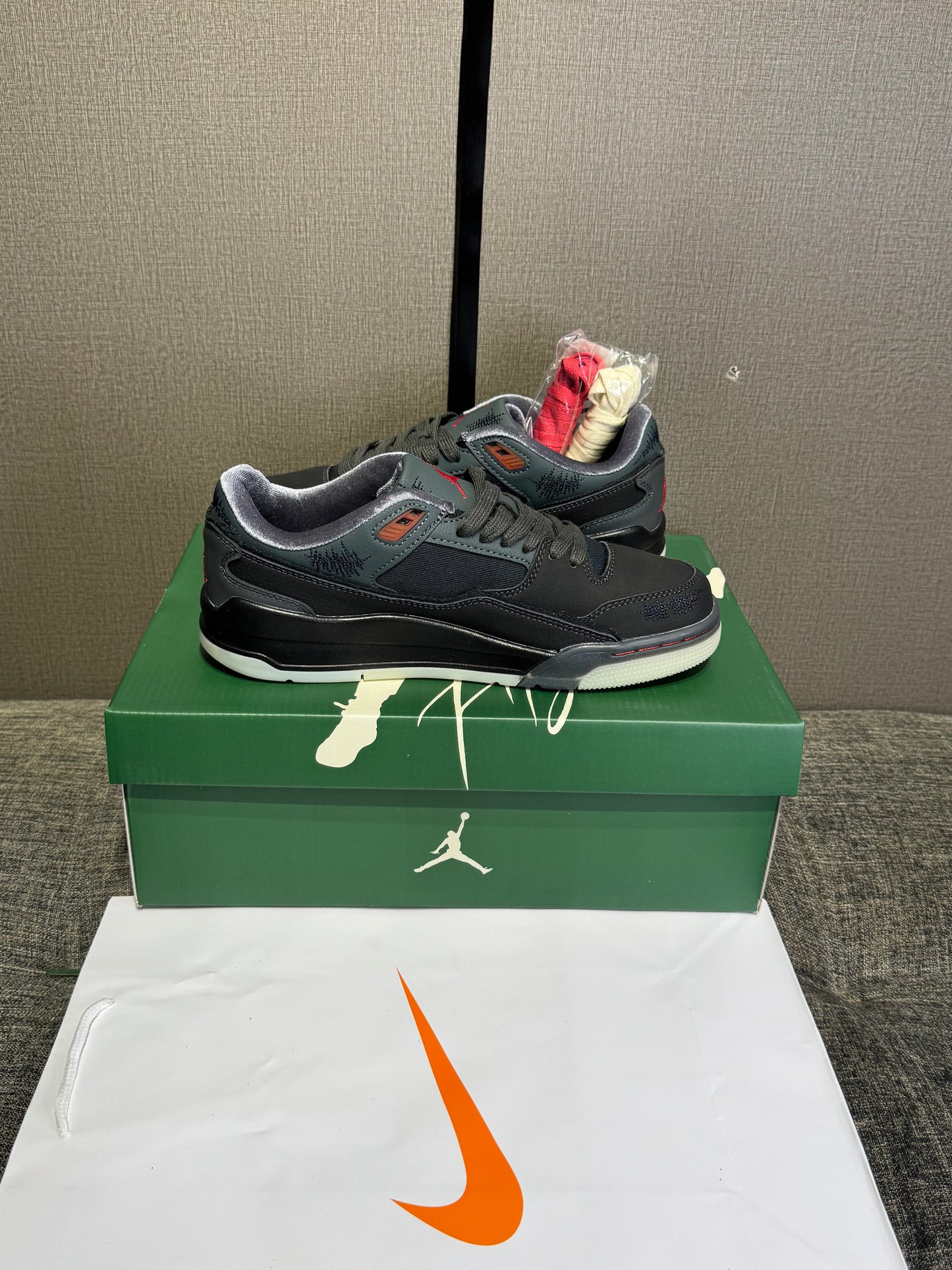 Jordan Flight Court Black / Varsity Red