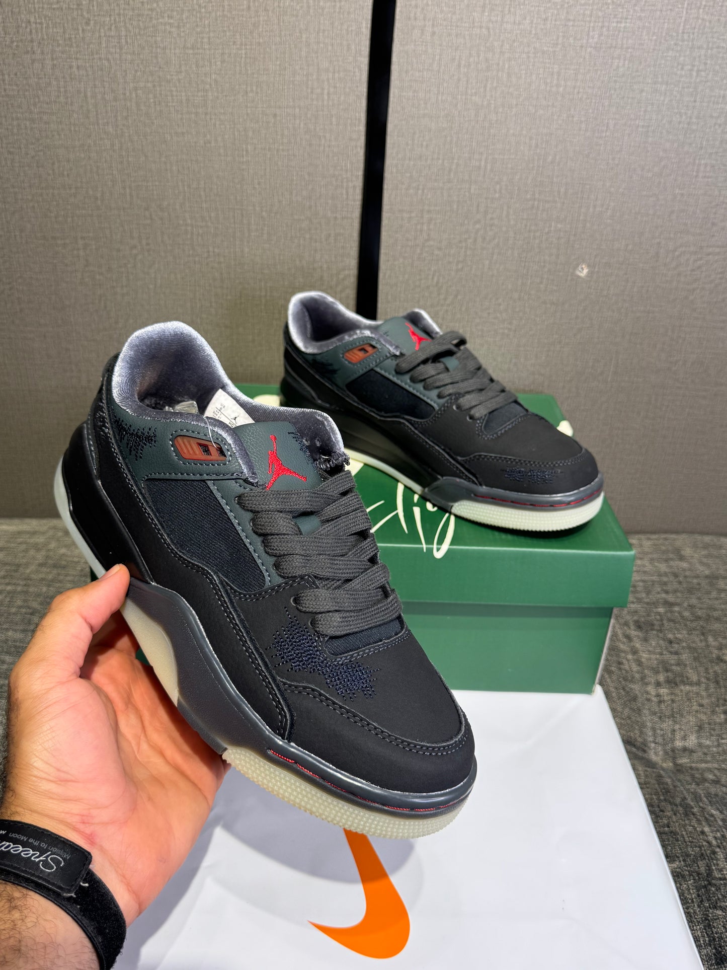 Jordan Flight Court Black / Varsity Red