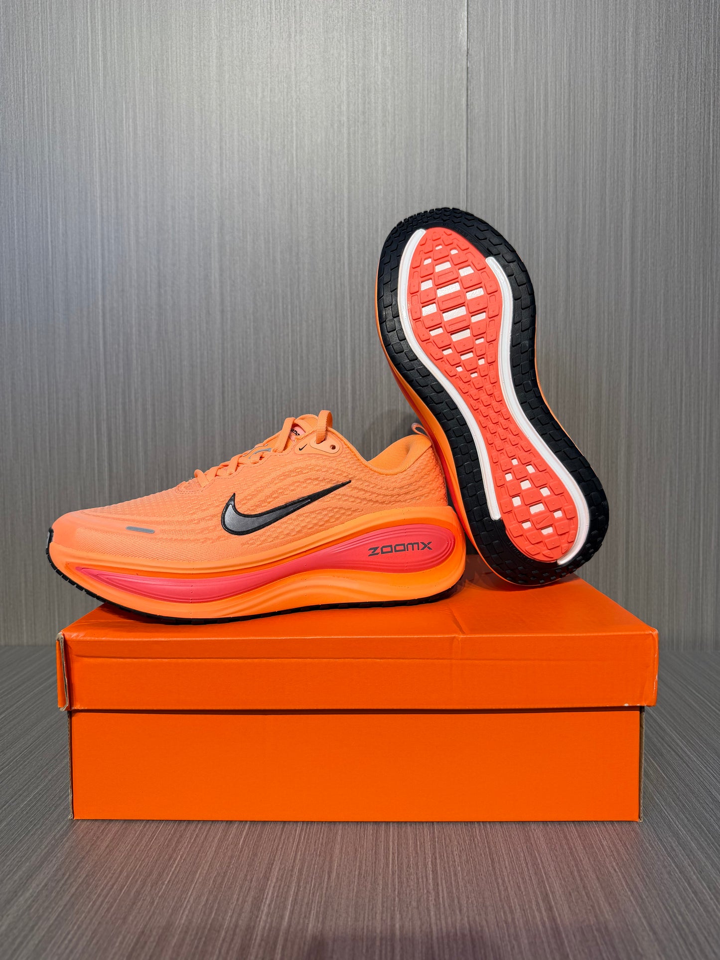 NIKE VOMERO PLUS